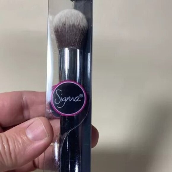 NEW Sigma Concealer Blend Kabuki Brush F79 - Picture 5 of 5